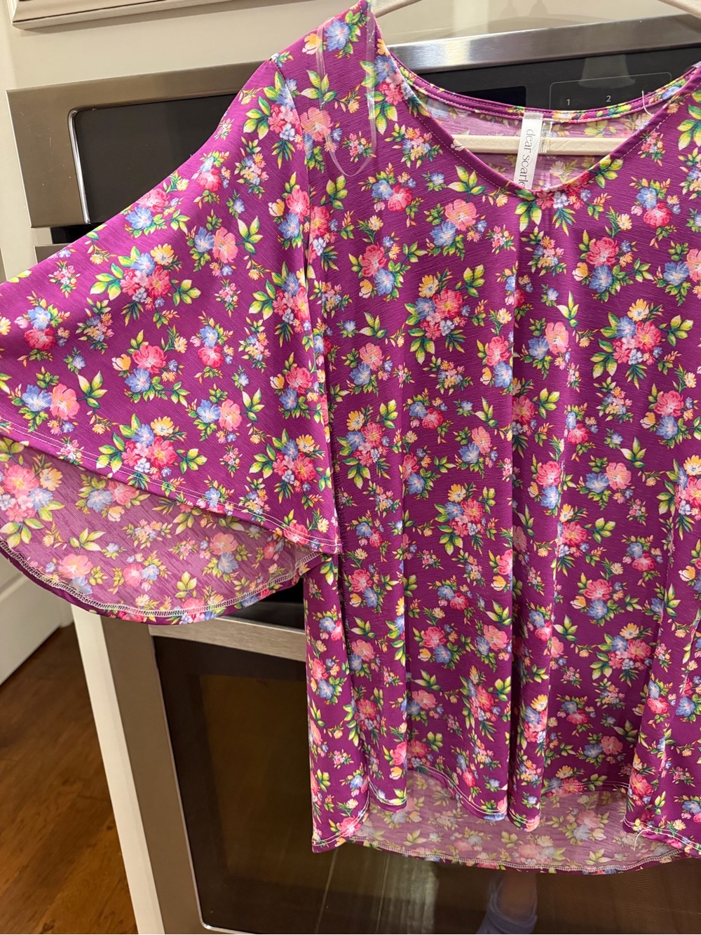 Women's Floral Magenta Flutter-Sleeve Blouse - Picture 2 of 3